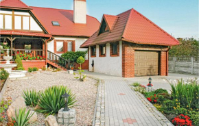 5 Bedroom Stunning Home In Boreczno